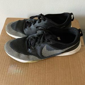 Very gently worn women’s Nike sneakers size 11 Black and gray